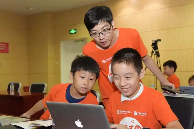 “小天才學(xué)Python少兒編程夏令營(yíng)”在深圳超算開(kāi)營(yíng)