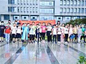 南京蓮花南苑社區(qū)小朋友在云創(chuàng)參觀學習