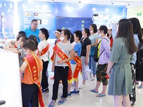 南京東水關(guān)社區(qū)小朋友走進云創(chuàng)參觀學(xué)習(xí)